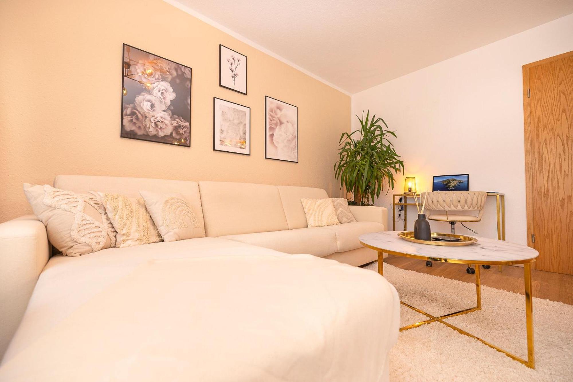 Luxx Home Bc, Zentral - Fuer 4 Personen - Balkon - Parken - Voll Ausgestattete Kueche Biberach an der Riss Luaran gambar