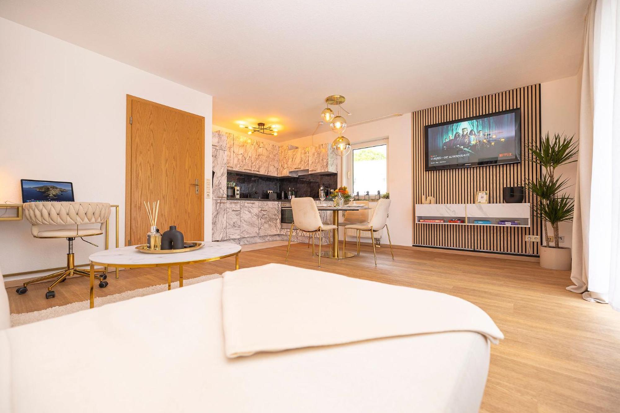 Luxx Home Bc, Zentral - Fuer 4 Personen - Balkon - Parken - Voll Ausgestattete Kueche Biberach an der Riss Luaran gambar